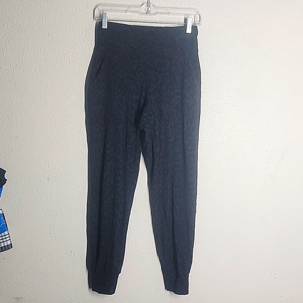 Lululemon Jogger in black camo.#2